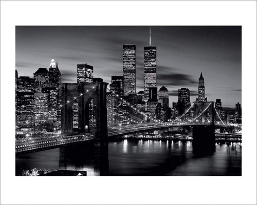 Pyramid Brooklyn Bridge at Night Black and White Reproducción de arte 40x50cm | Yourdecoration.es