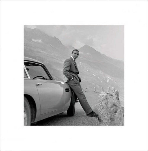 Pyramid James Bond Aston Martin Reproducción de arte 40x40cm | Yourdecoration.es